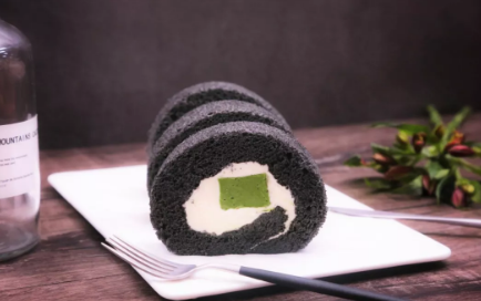 竹炭抹茶奶冻蛋糕卷