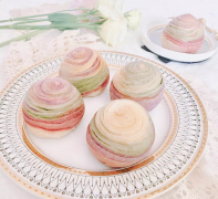 做个彩虹蛋黄酥，每天都是彩虹色