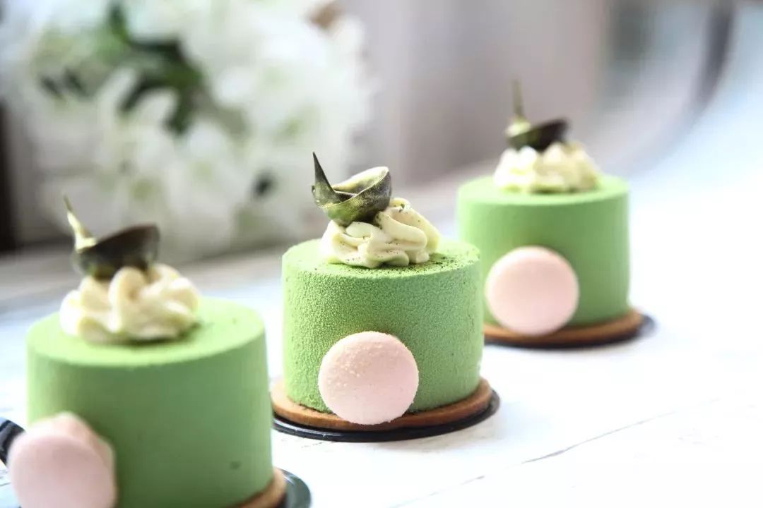 初、高中毕业的女同学往这看，专业的就业指南